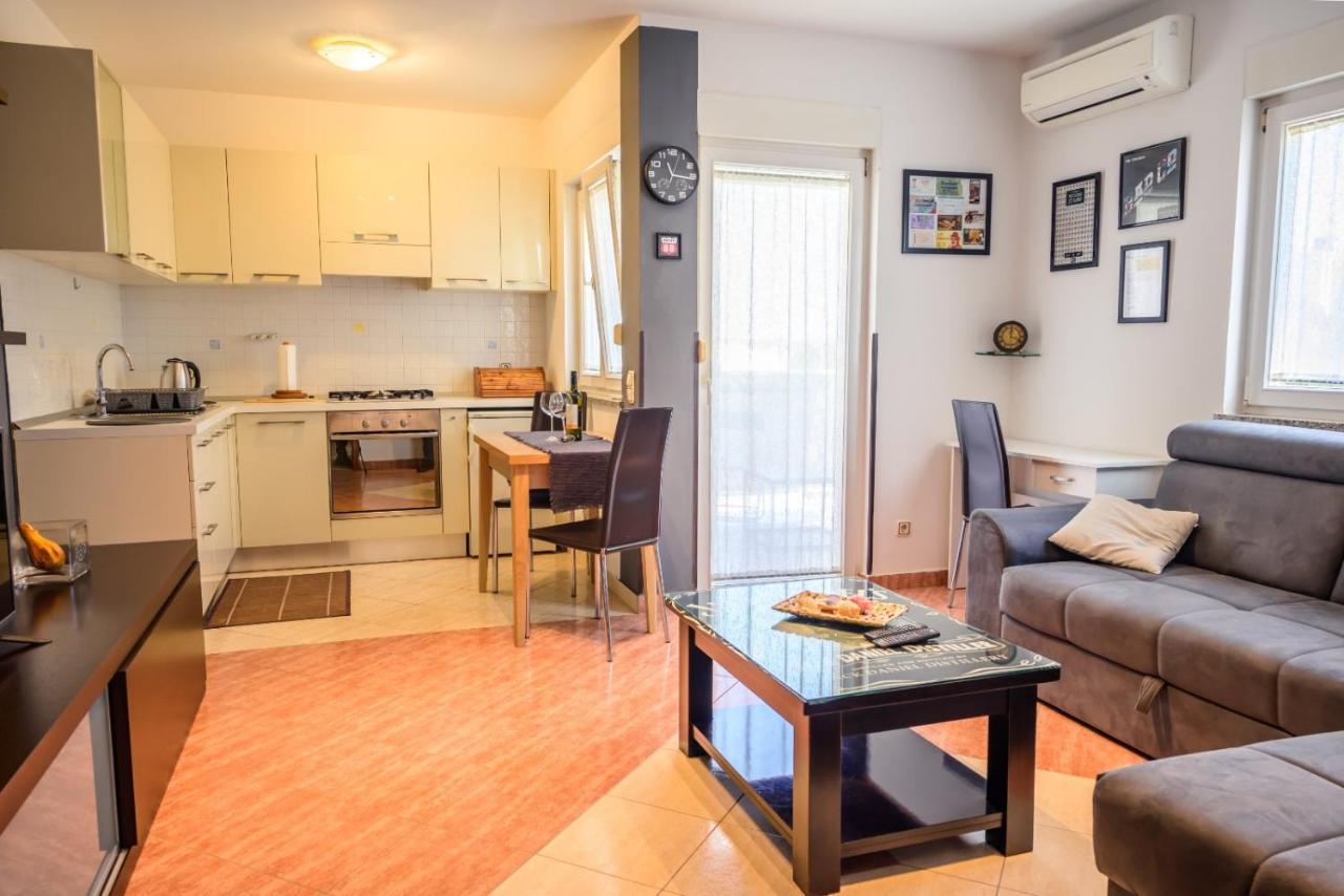 רוביני Apartment Charlie מראה חיצוני תמונה