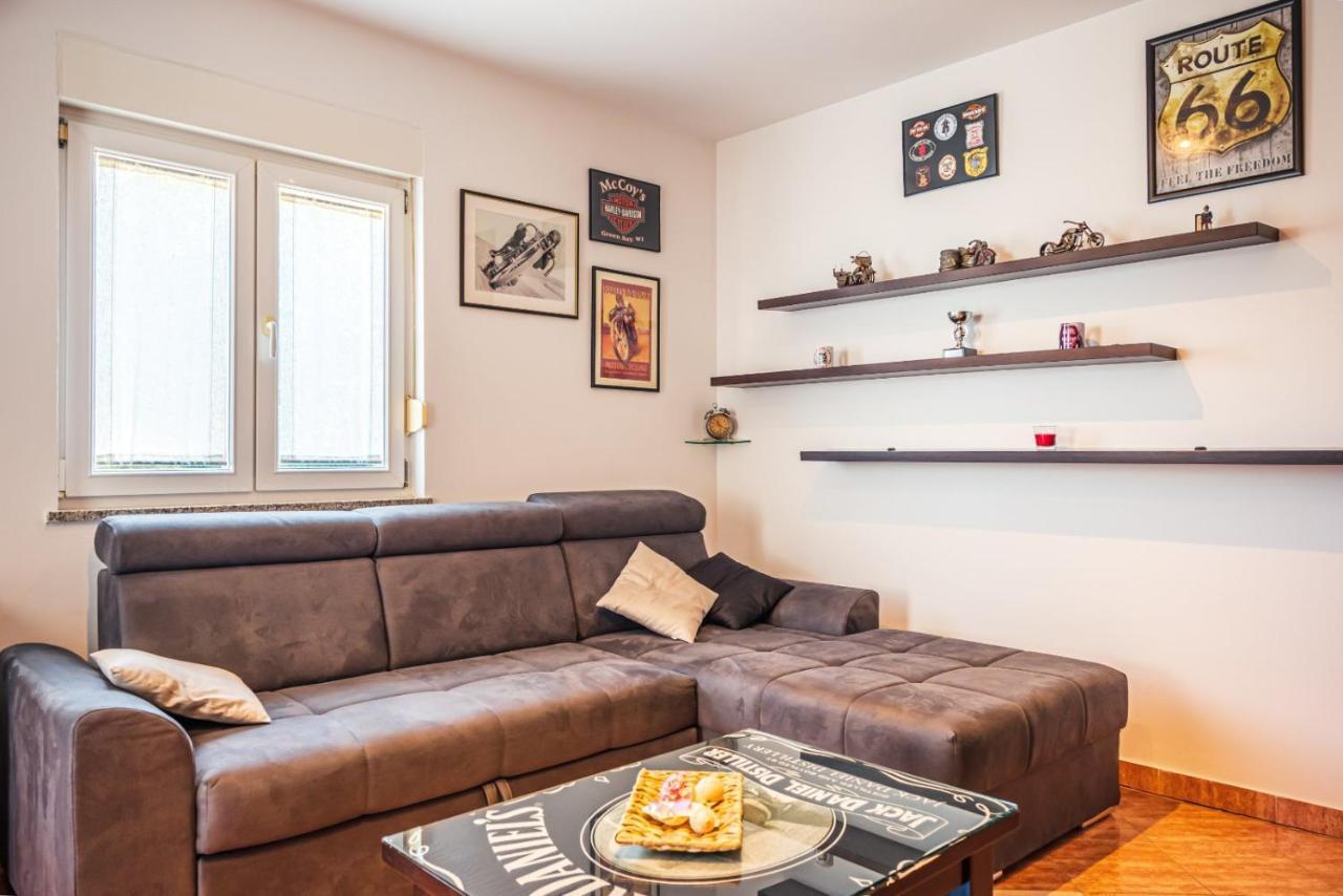 רוביני Apartment Charlie מראה חיצוני תמונה